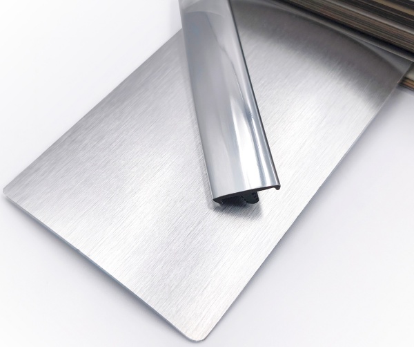 Накладной профиль ПВХ U16 silver с плитой ЛДСП серебро (хром).