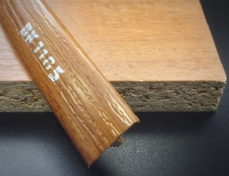 Врезной профиль ПВХ 017B BK11A05 с плитой ЛДСП.