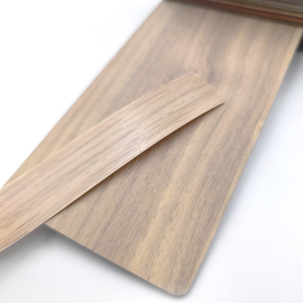 Кромочная лента ПВХ 0,4*19 мм BR410 с плитой ЛДСП 16 мм Kronospan орех селект светлый.