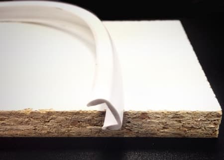 Накладной профиль ПВХ U09 BK111 с плитой ЛДСП.