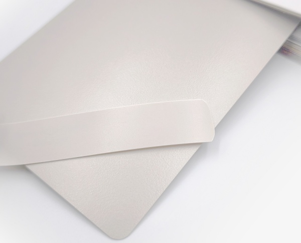 Кромочная лента ПВХ 1*19 мм BR939 с плитой ЛДСП 16 мм дымчато-серый.