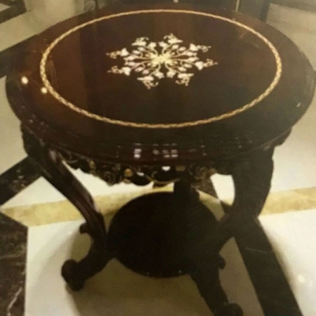 Декоративная наклейка JL 922.2 для мягкой мебели - пример использования. Декорирование стола.