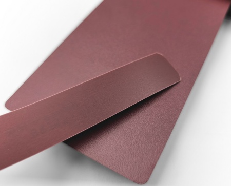 Кромочная лента ПВХ 0,4*19 мм BR757 с плитой ЛДСП 16 мм красный гранат.