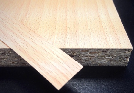 Кромочная лента ПВХ 0,4*19 мм PV5101 с плитой ЛДСП 16 мм бук натуральный.