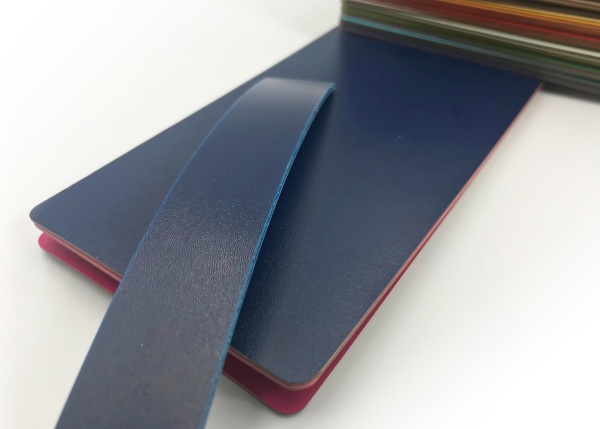 Кромочная лента ПВХ 1,8*19 мм BR777 с плитой ЛДСП 16 мм морской синий.