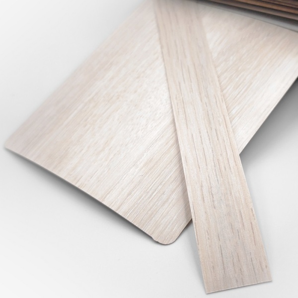 Кромочная лента ПВХ 1*44 мм BR202 с плитой 42 мм дуб шамони светлый.