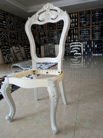 Комплектация стула из пластика. Стул состоит из пластиковой царги, двух передних опор и спинки SY 13188.