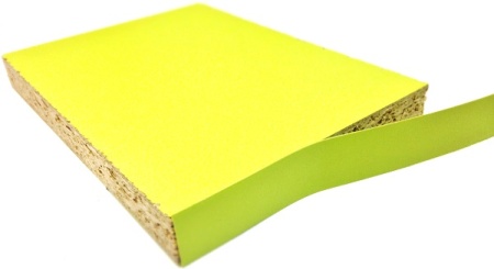 Лента кромочная 1 мм ПВХ BR912 лайм с плитой ЛДСП.