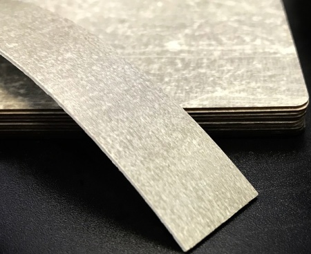 Кромочная лента ПВХ 0,4*19 мм BR104 с плитой ЛДСП 16 мм ателье светлый.