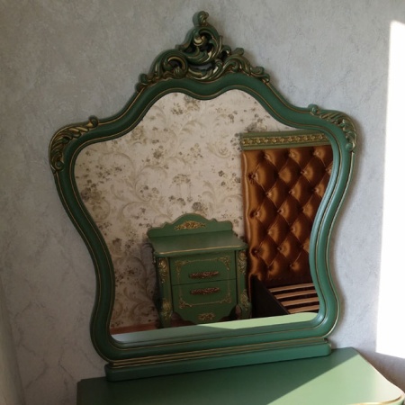 Декоративная рама из пластика SY 55005 для зеркала - пример использования.