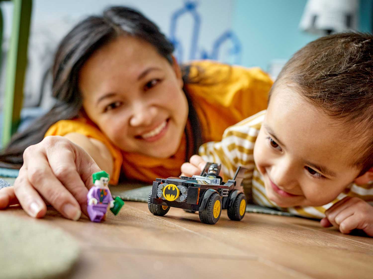 Конструктор LEGO Super Heroes, Погоня на Бэтмобиле: Бэтмен против Джокера (76264)