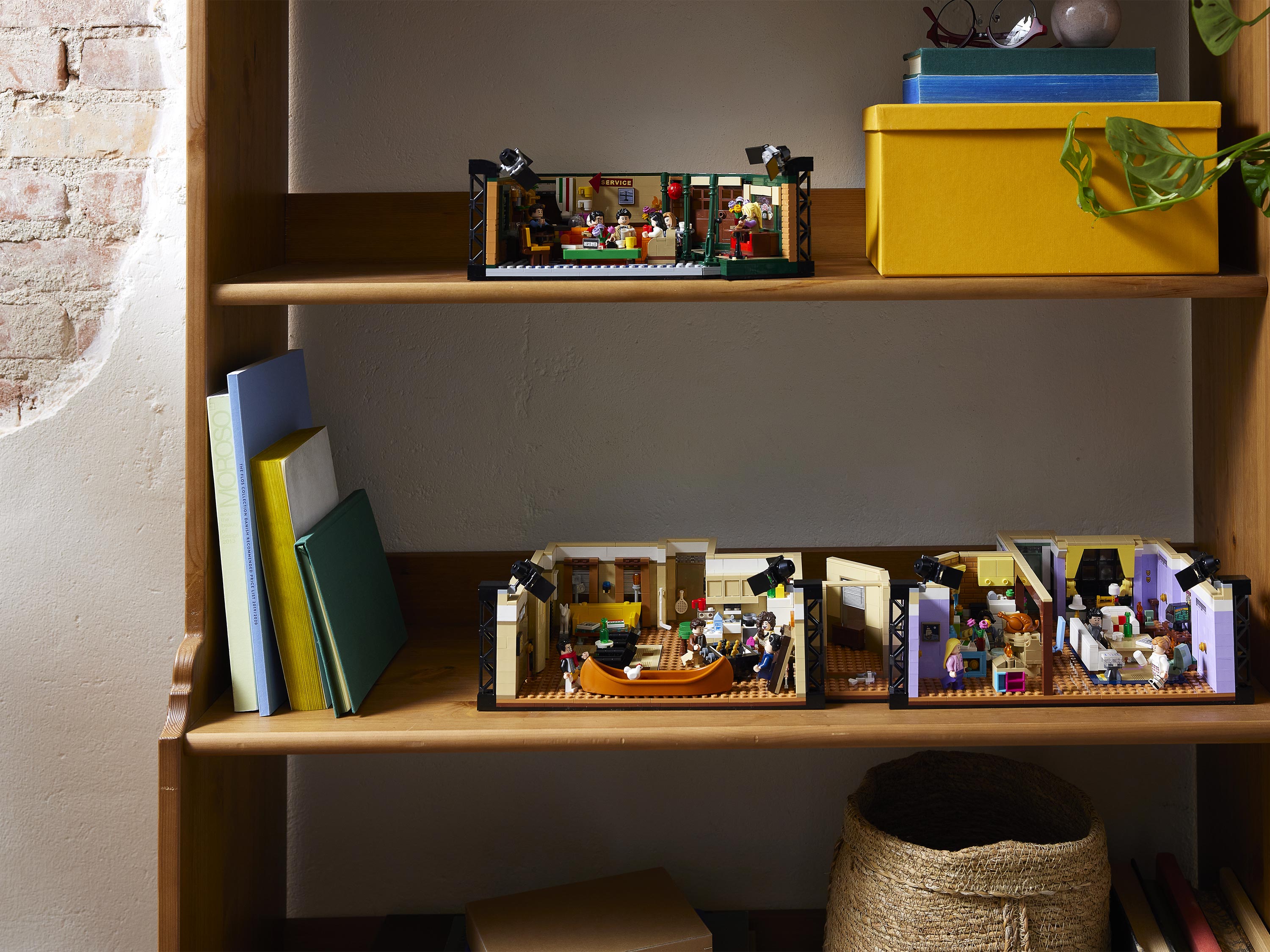 Конструктор LEGO IDEAS, Квартиры героев сериала Друзья (10292)