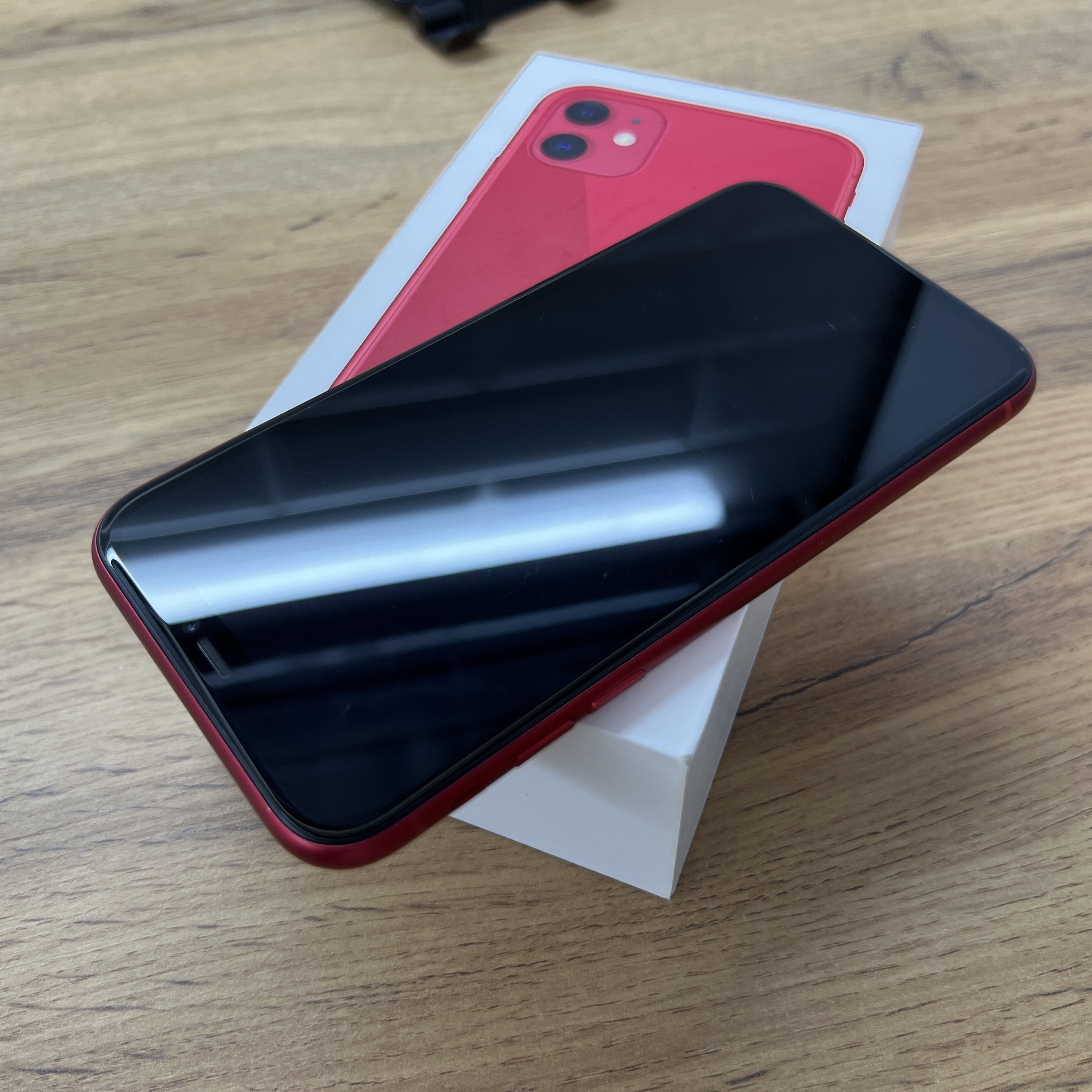 Купить iPhone 11 256gb Red (Б\У) в Симферополе