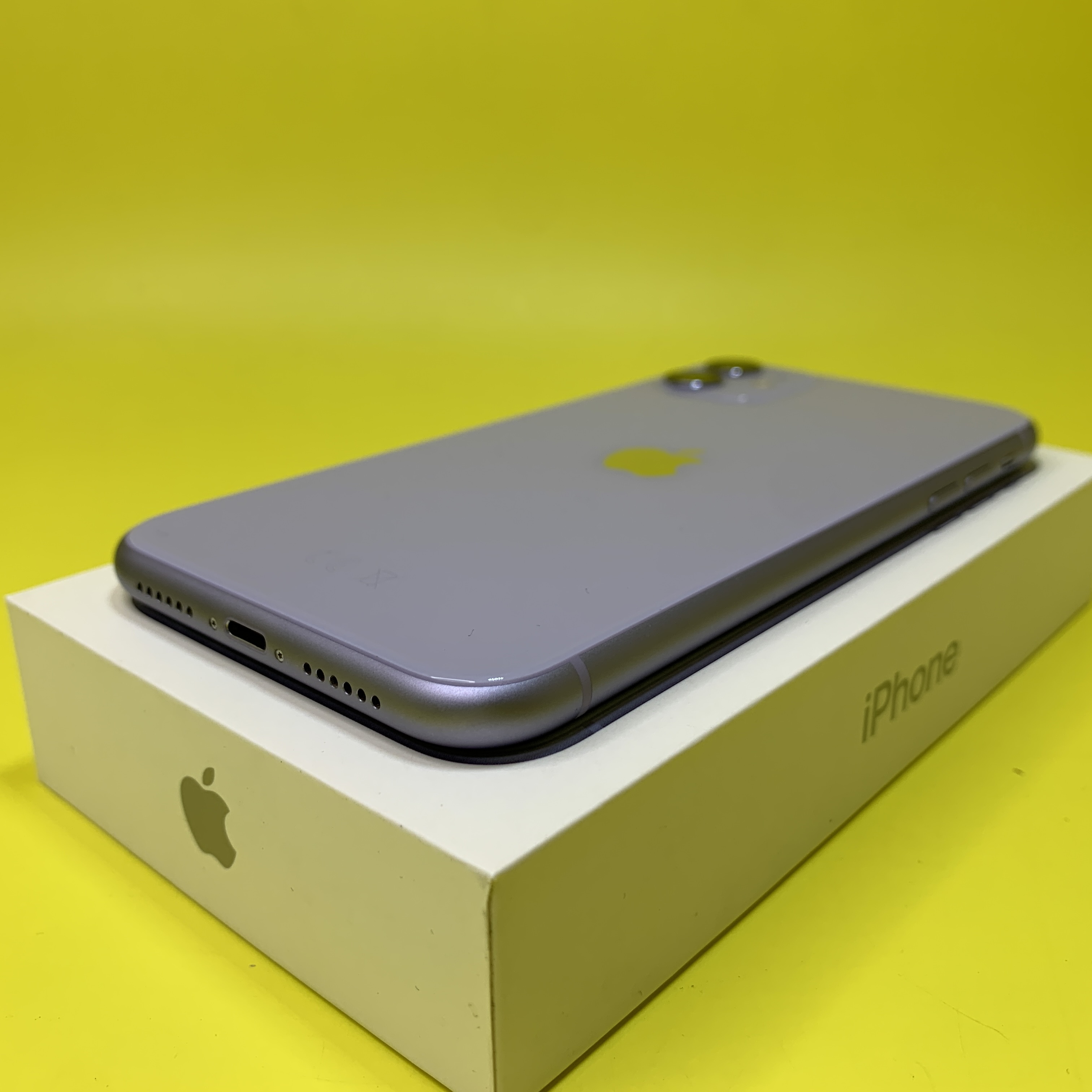 Купить iPhone 11 128gb Purple (Б\У) в Симферополе