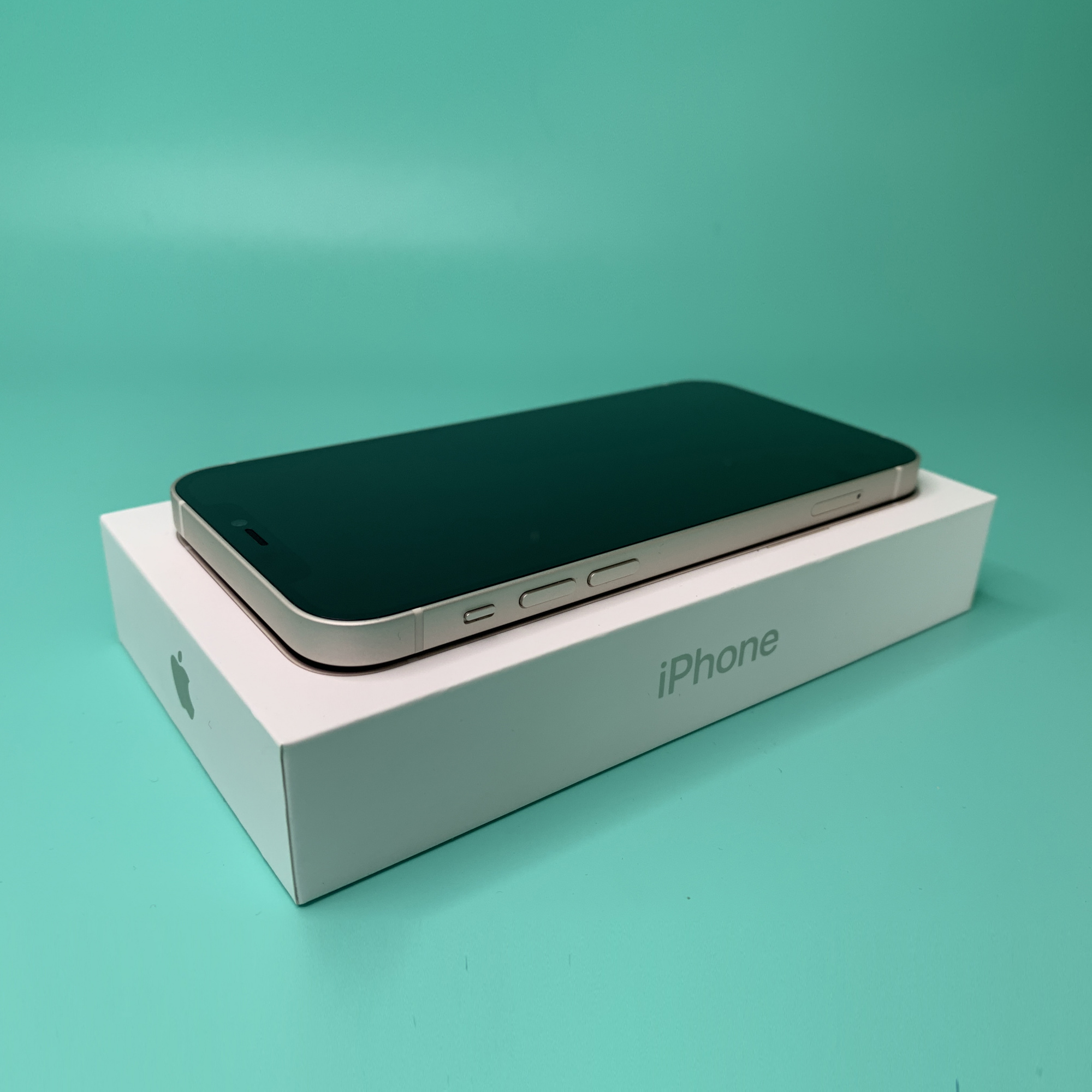 Купить iPhone 12 256gb White (Б\У) в Москве