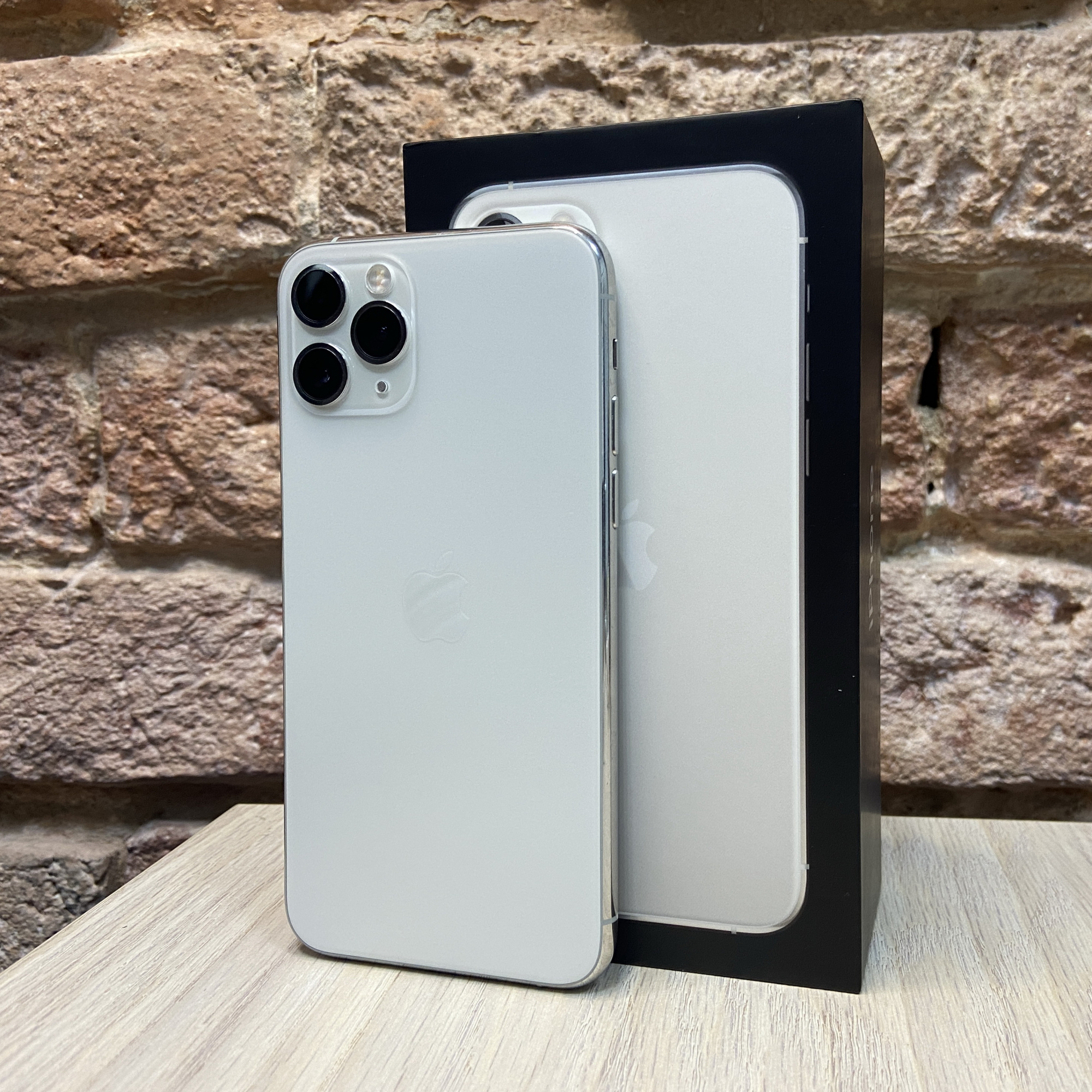 Купить iPhone 11 Pro 512gb Silver (Б\У) в Симферополе