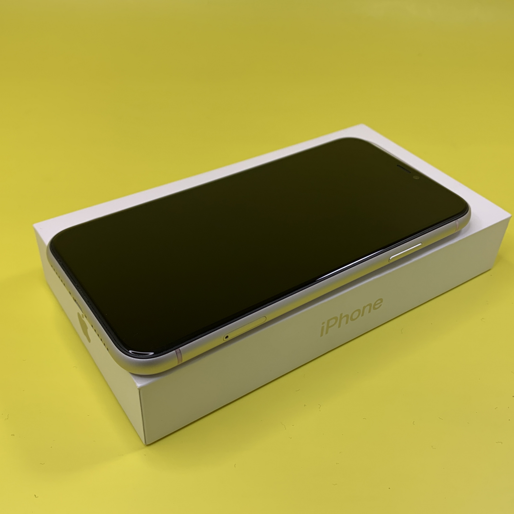 Купить iPhone 11 256gb White (Б\У) в Москве