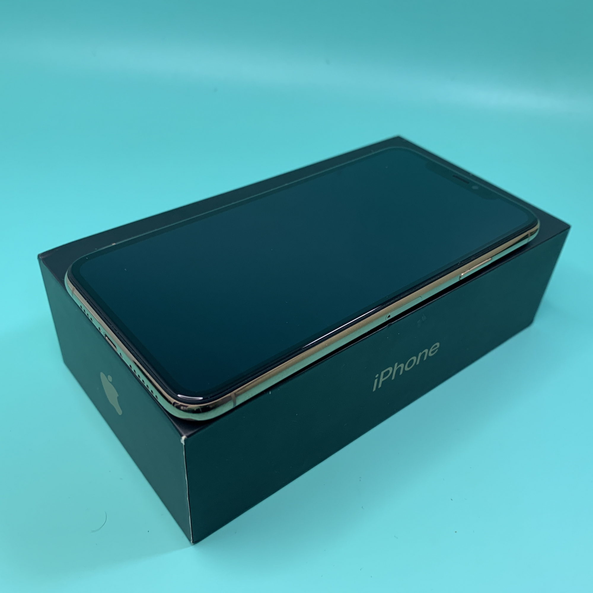Купить iPhone 11 Pro Max 64gb Gold (Б\У) в Москве