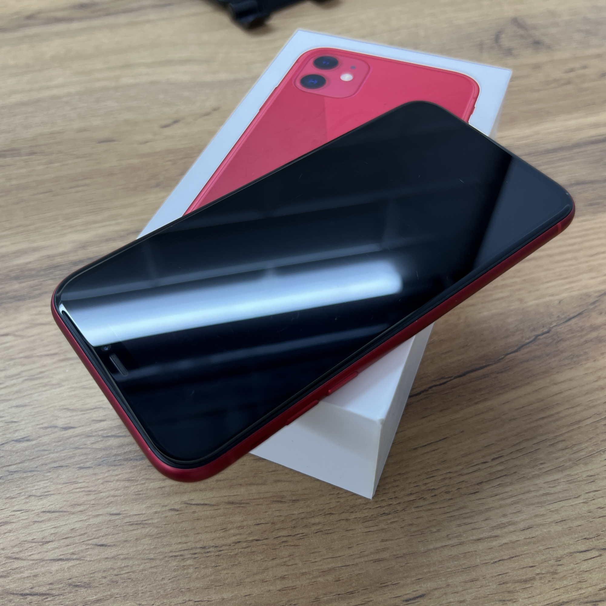Купить iPhone 11 256gb Red (Б\У) в Москве