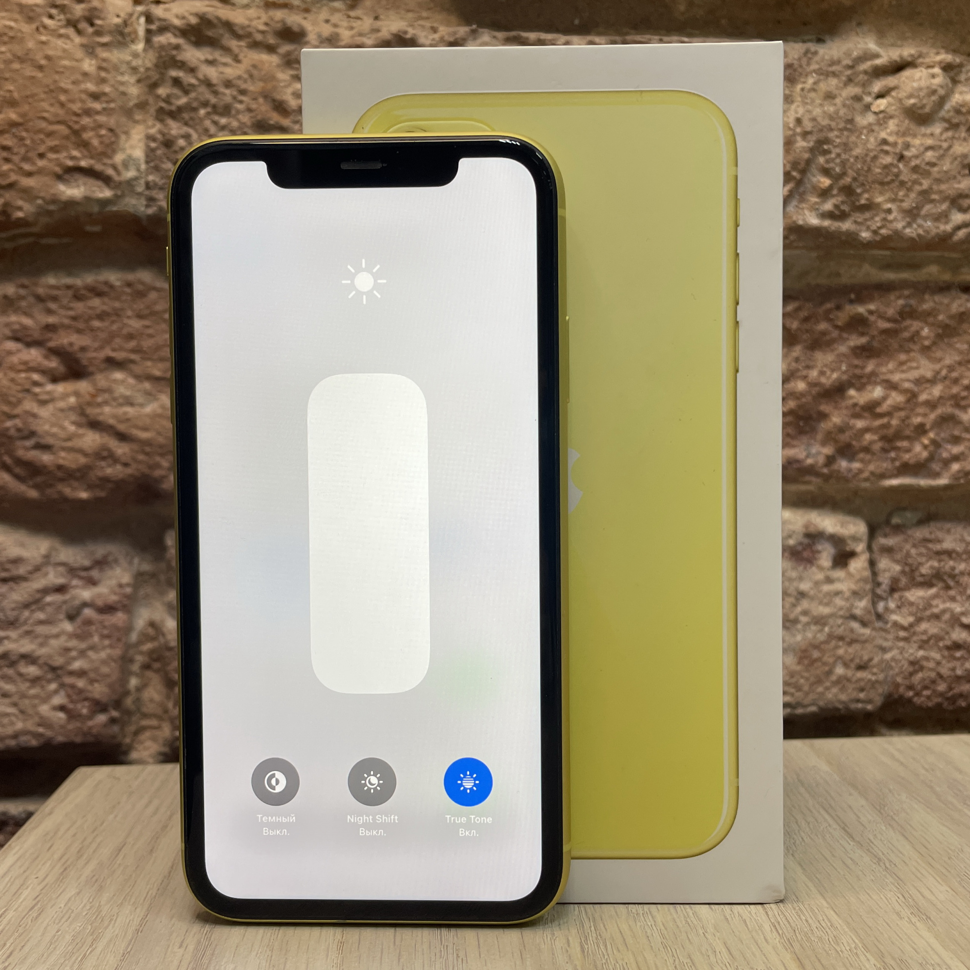 Купить iPhone 11 128gb Yellow (Б\У) в Москве