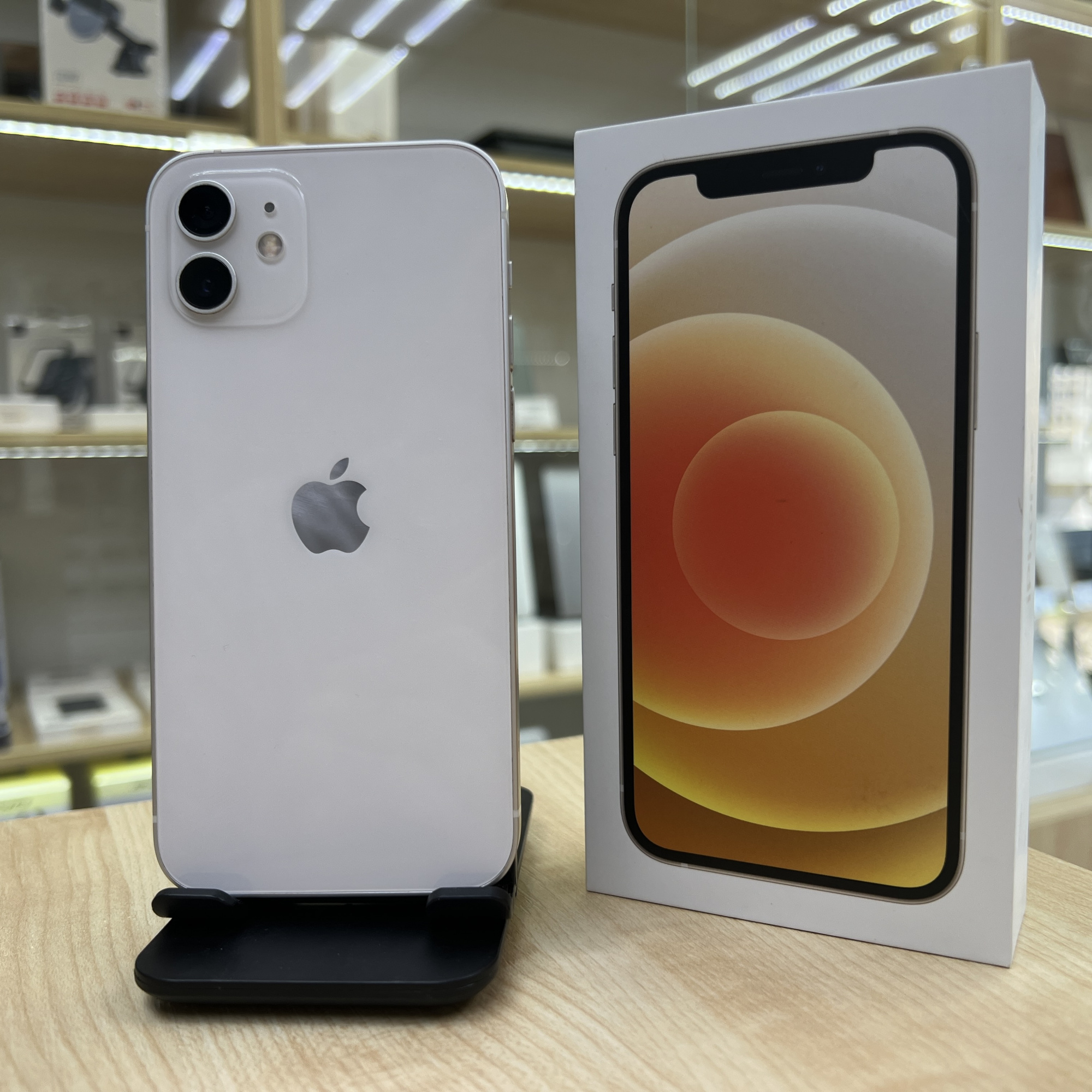 Купить iPhone 12 256gb White (Б\У) в Москве