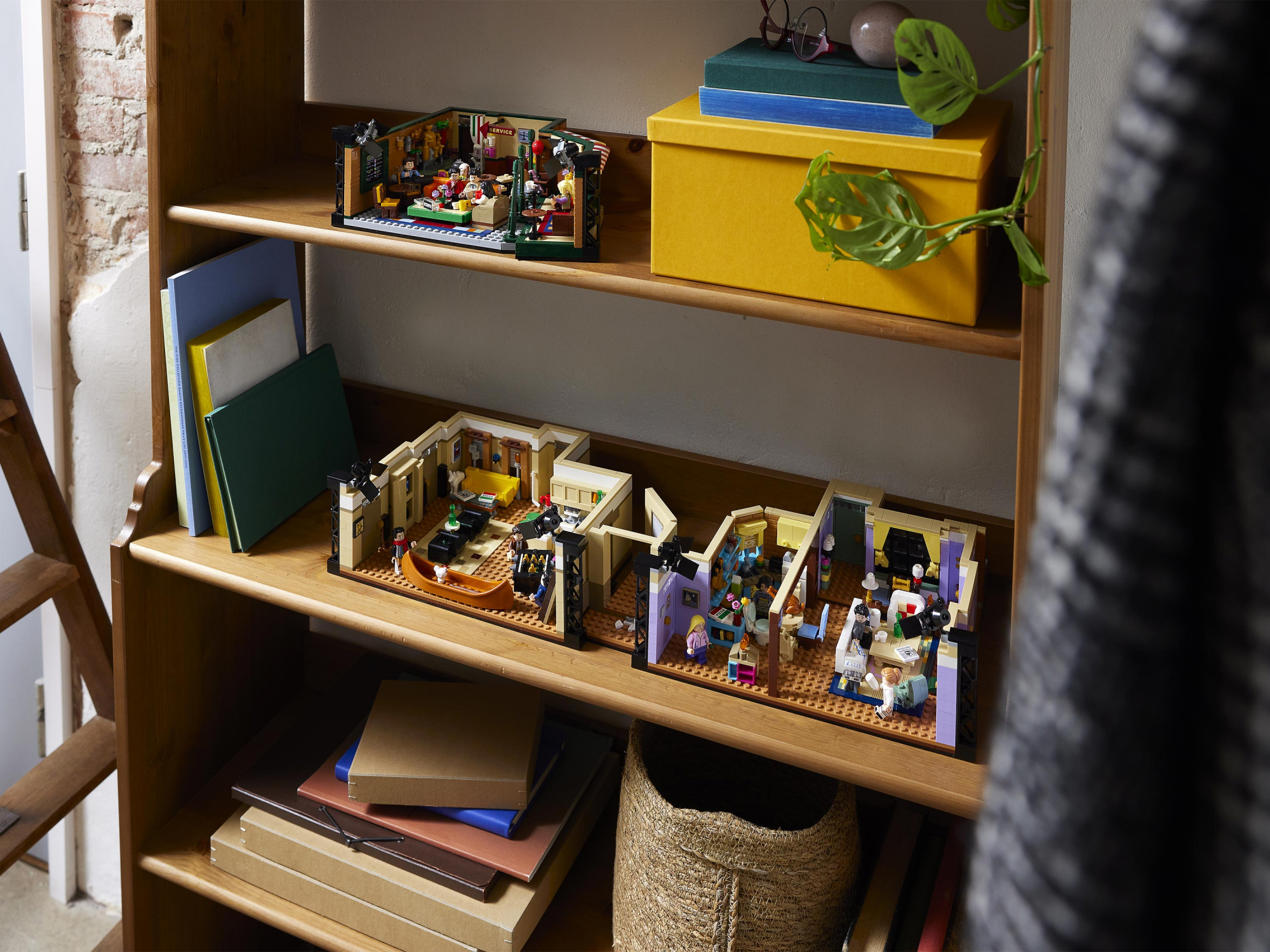 Конструктор LEGO IDEAS, Квартиры героев сериала Друзья (10292)