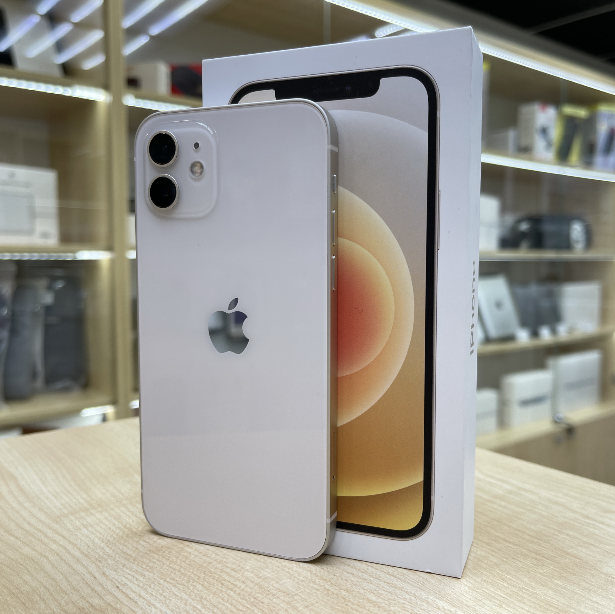 Купить iPhone 12 128gb White (Б\У) в Москве