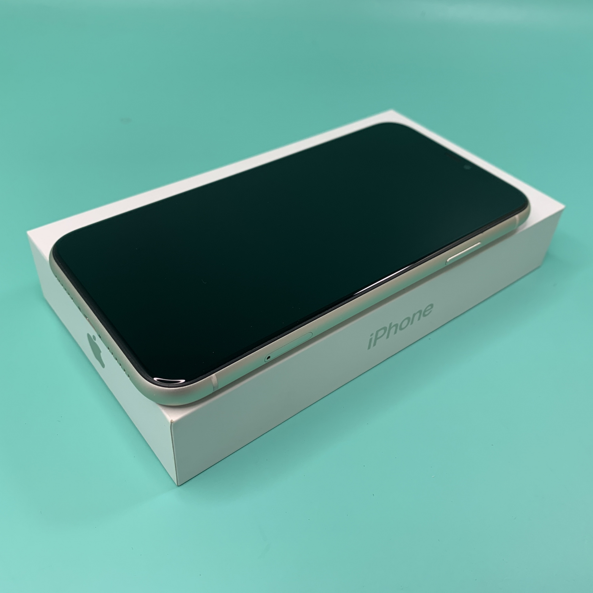 Купить iPhone 11 256gb White (Б\У) в Москве