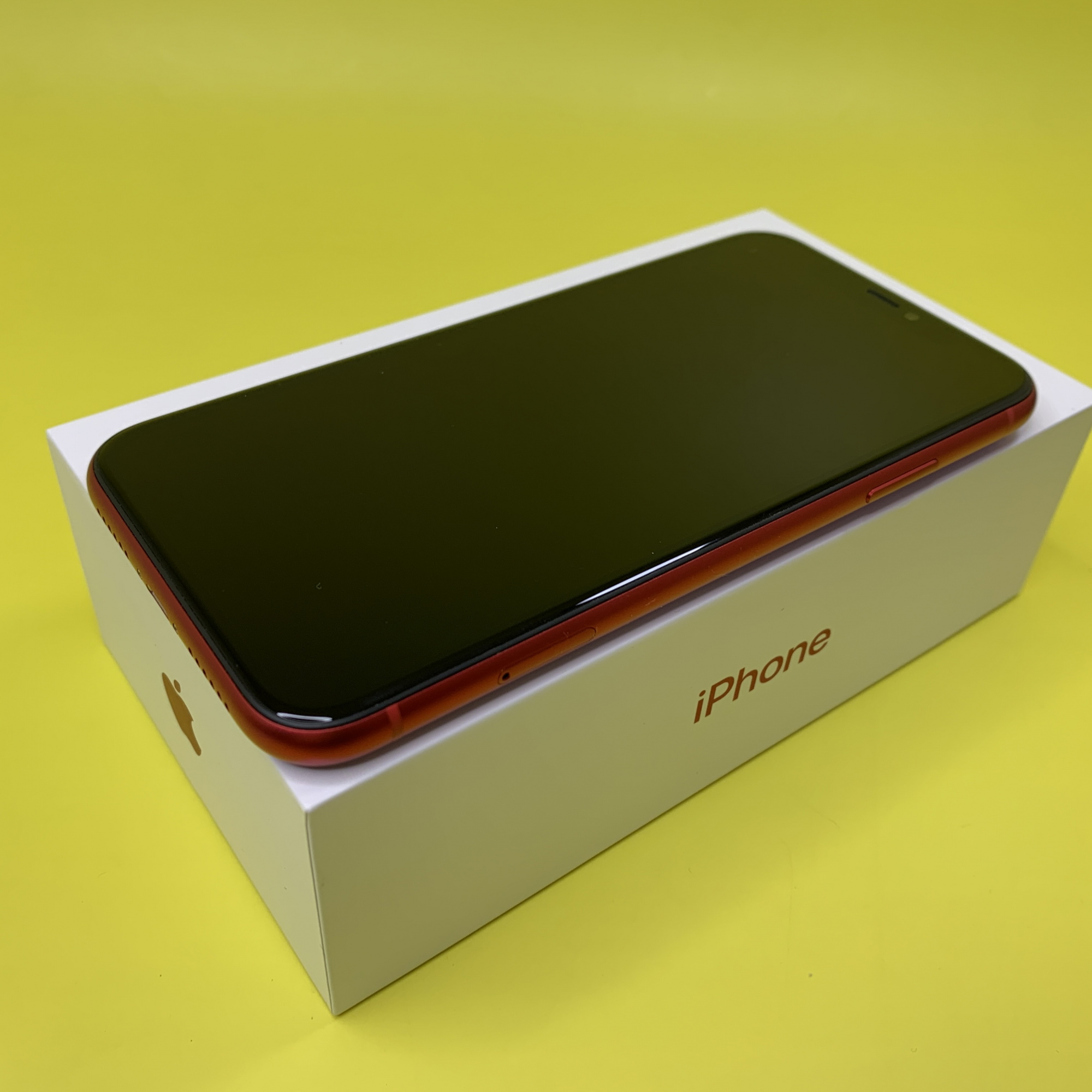 Купить iPhone 11 128gb Red (Б\У) в Москве