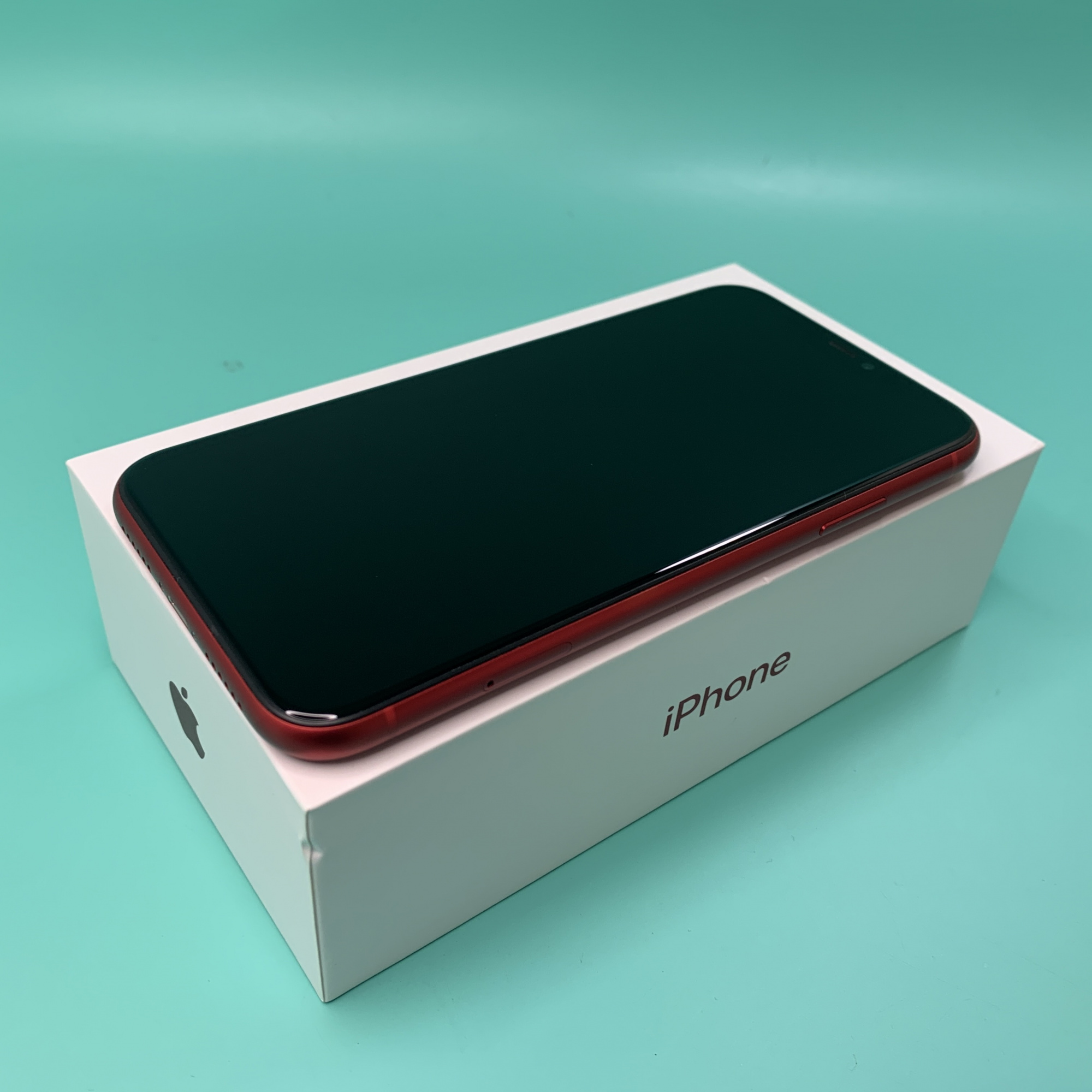 Купить iPhone 11 256gb Red (Б\У) в Москве