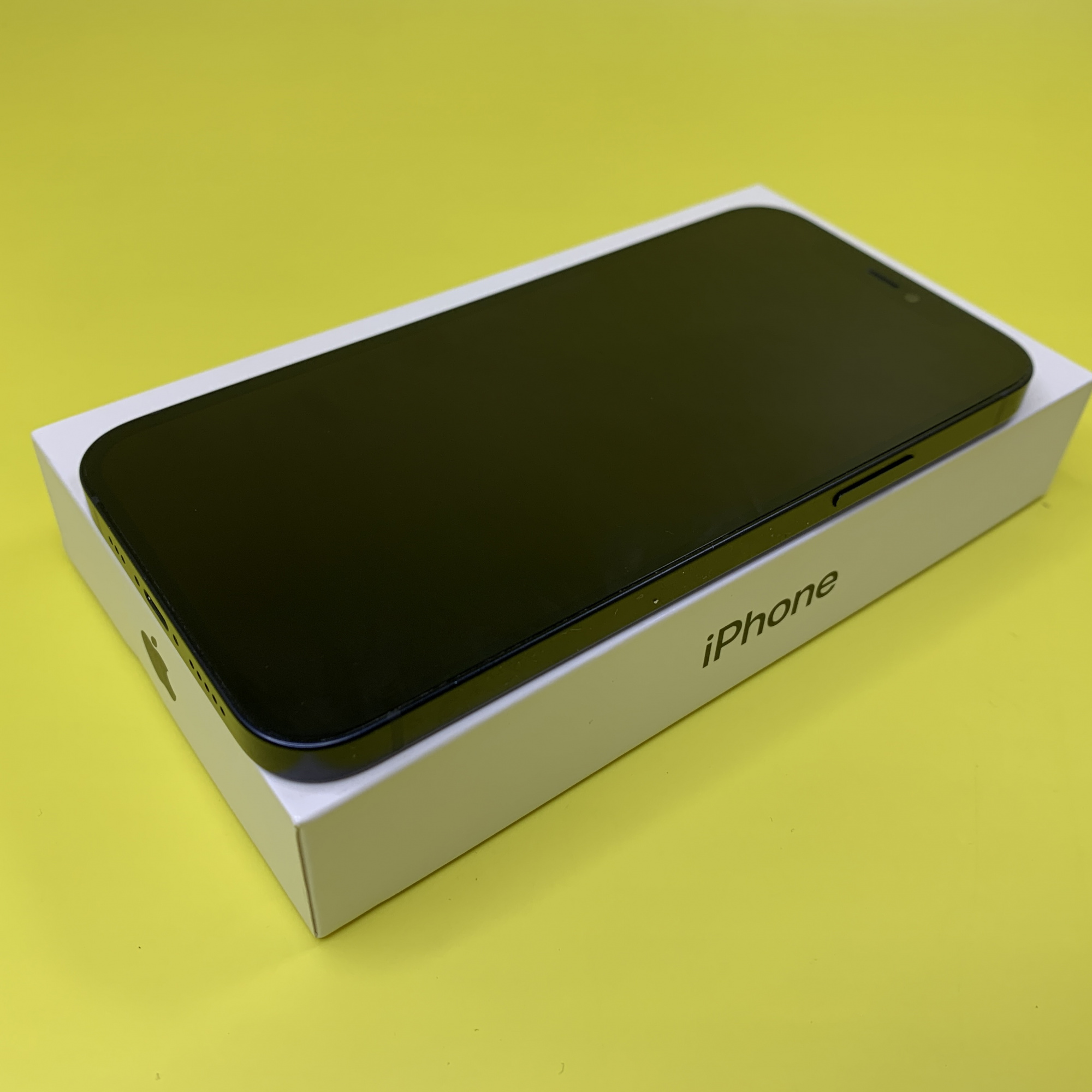 Купить iPhone 12 64gb Black (Б\У) в Симферополе