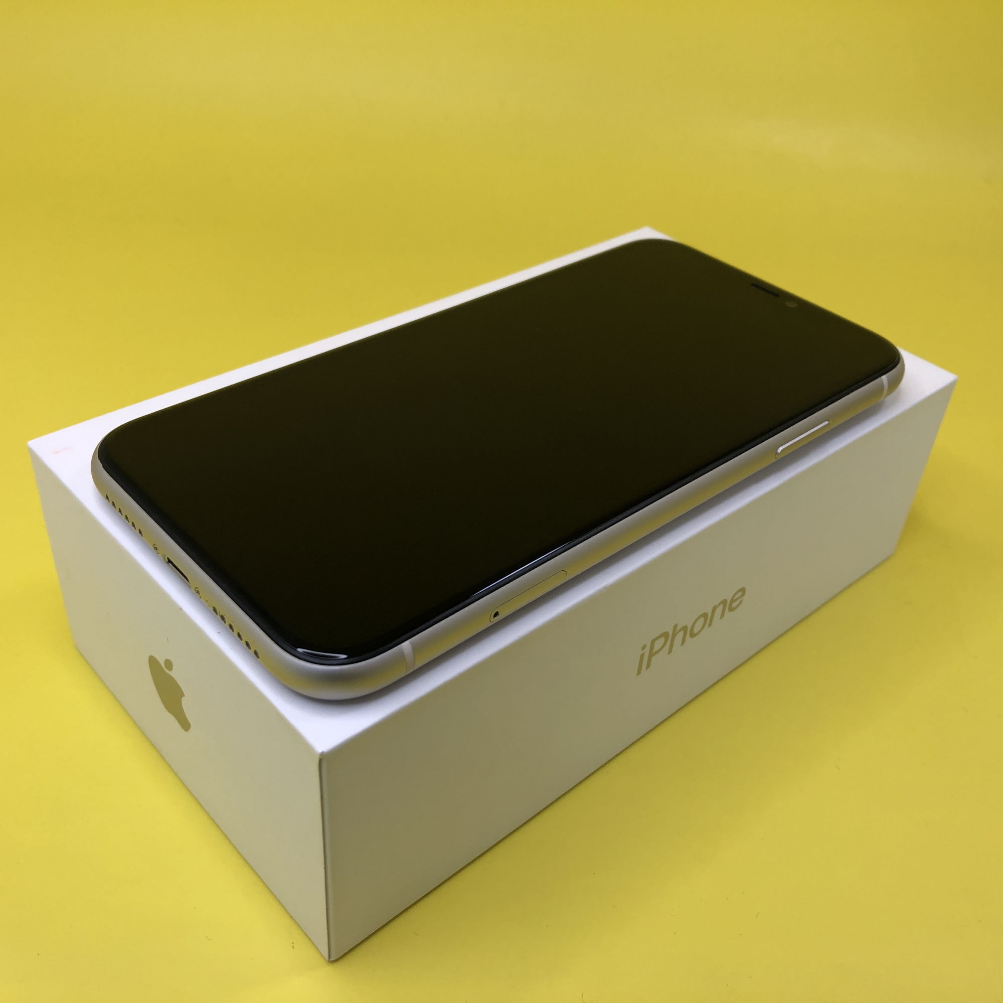 Купить iPhone 11 256gb White (Б\У) в Москве