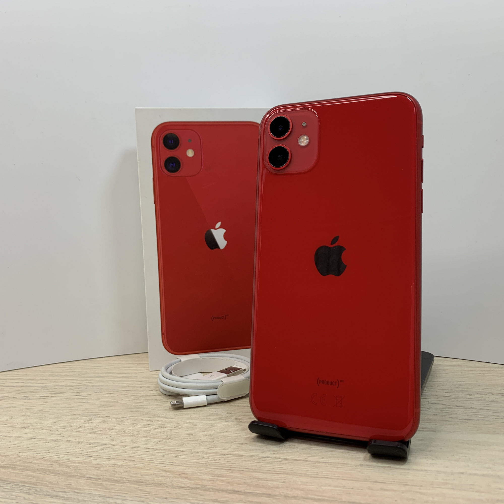 Купить iPhone 11 256gb Red (Б\У) в Москве