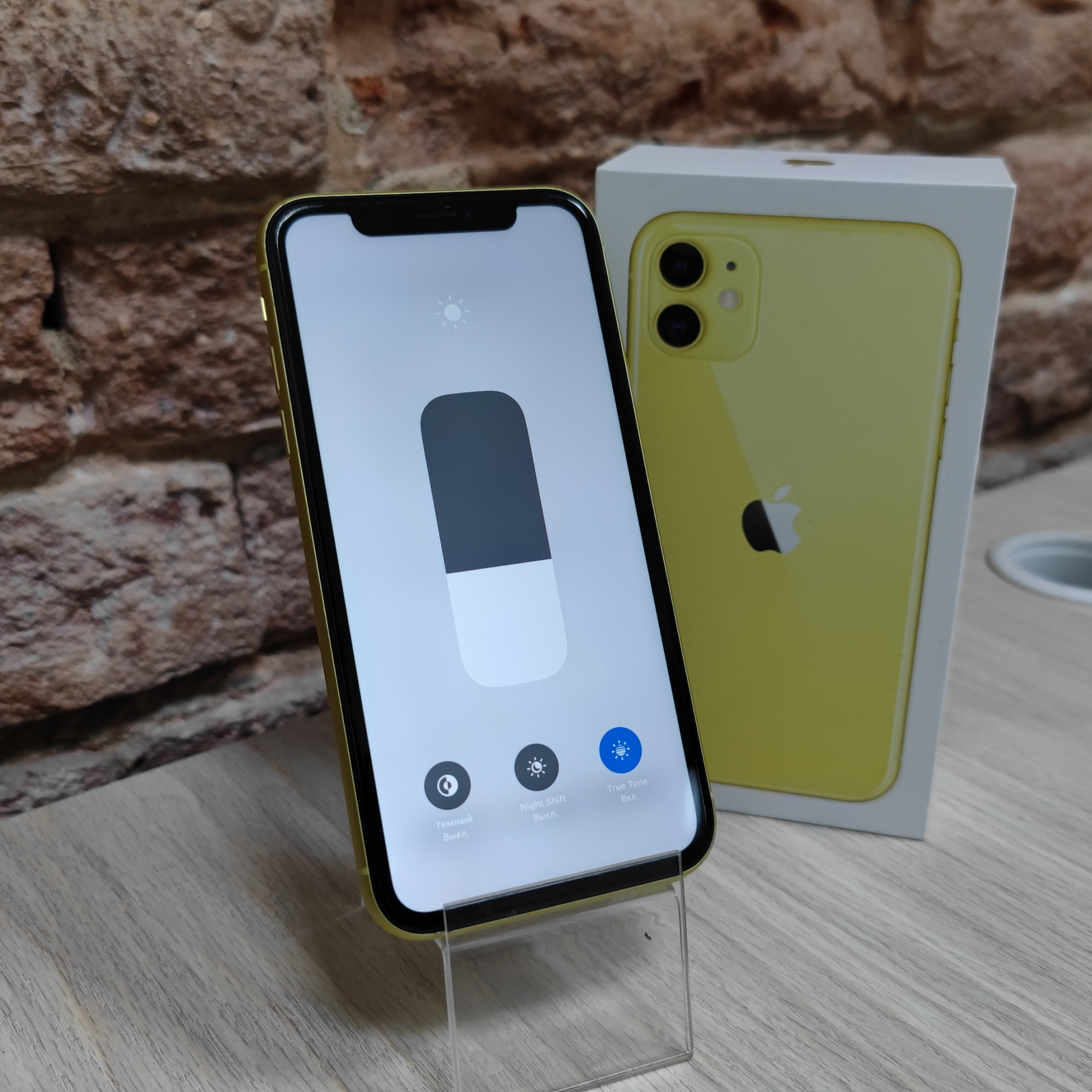Купить iPhone 11 256gb Yellow (Б\У) в Москве
