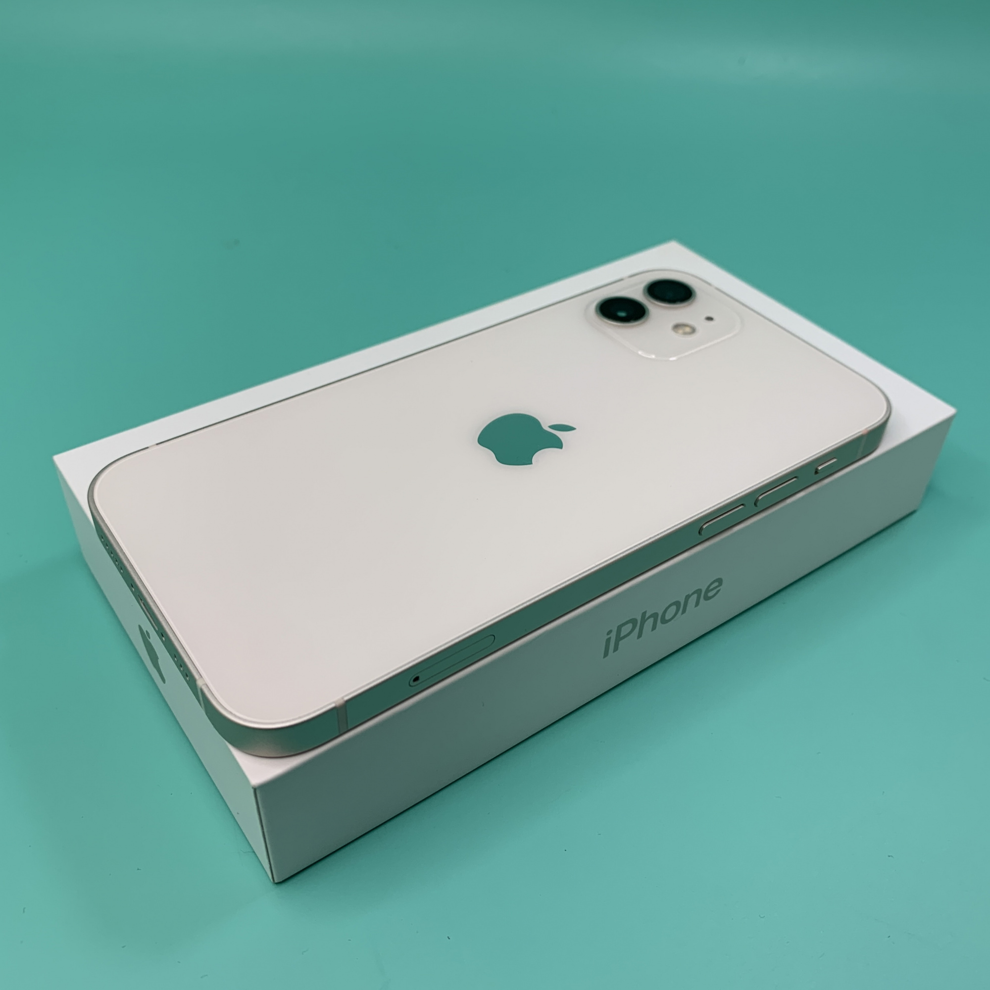Купить iPhone 12 256gb White (Б\У) в Москве