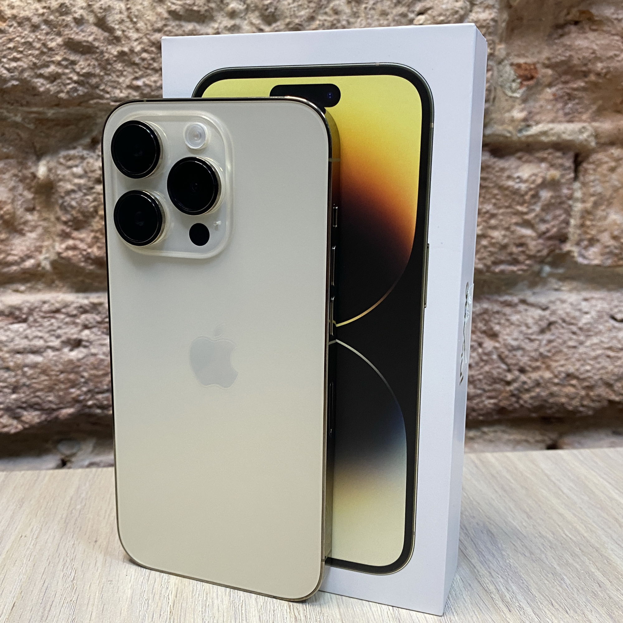 Купить iPhone 14 Pro 256gb Gold (Б\У) в Симферополе