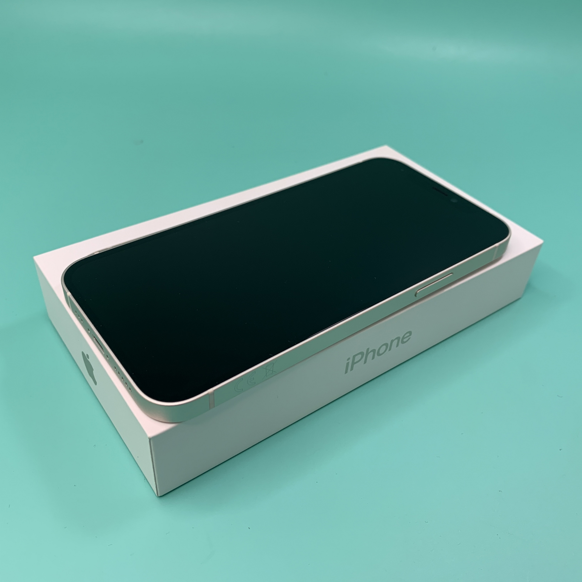 Купить iPhone 12 256gb White (Б\У) в Москве