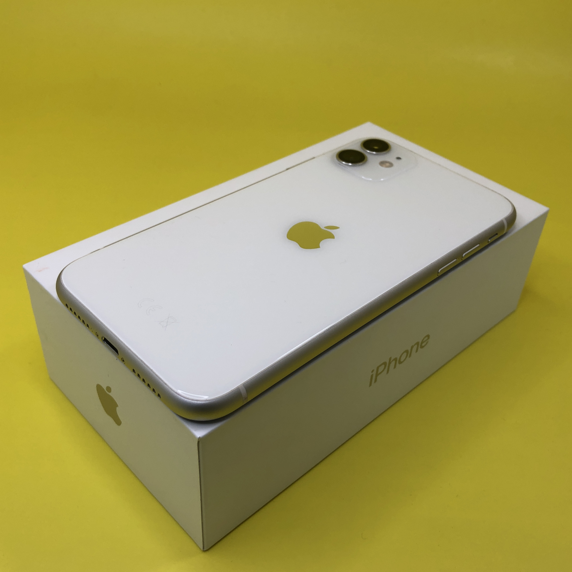 Купить iPhone 11 256gb White (Б\У) в Москве