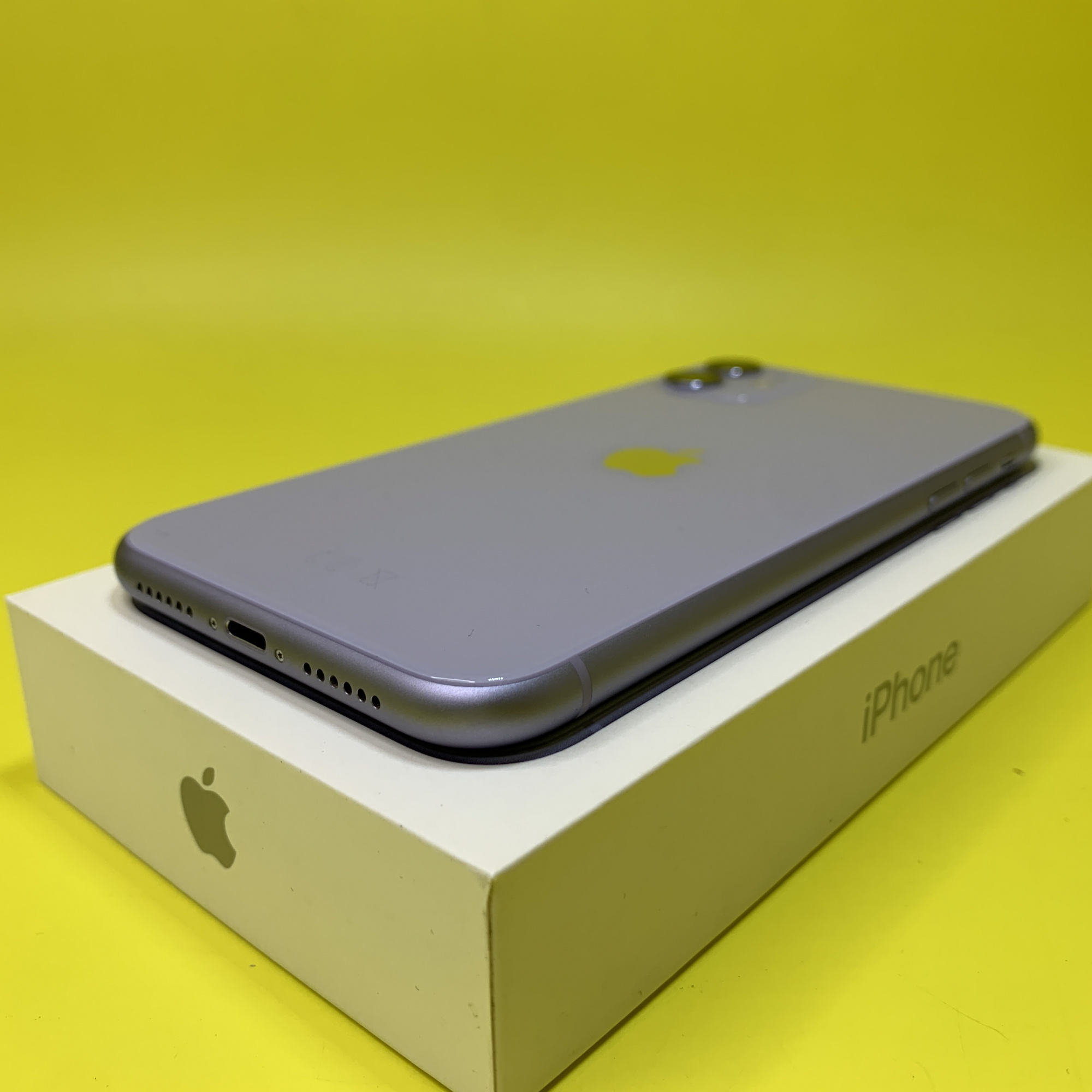 Купить iPhone 11 128gb Purple (Б\У) в Симферополе