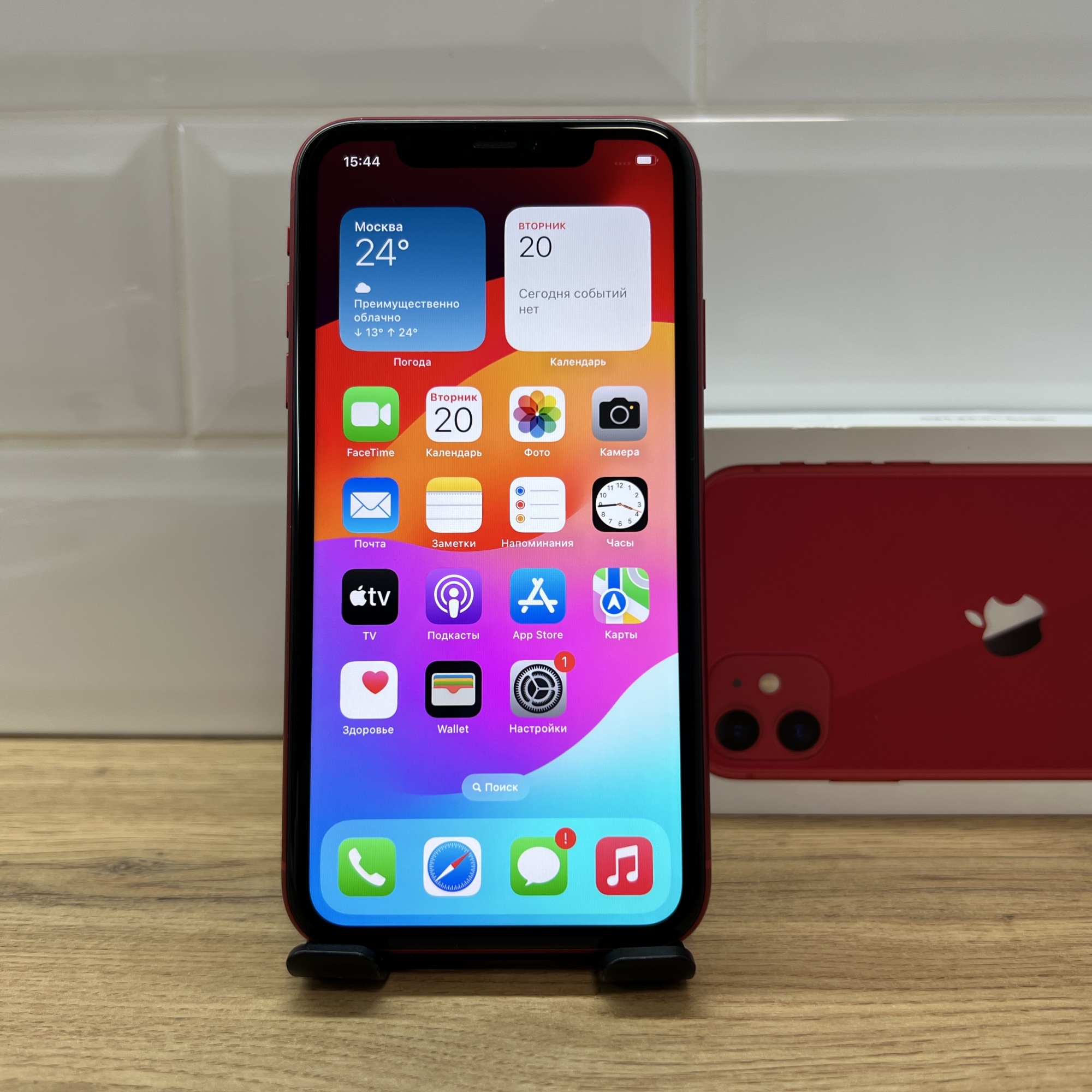 Купить iPhone 11 256gb Red (Б\У) в Москве