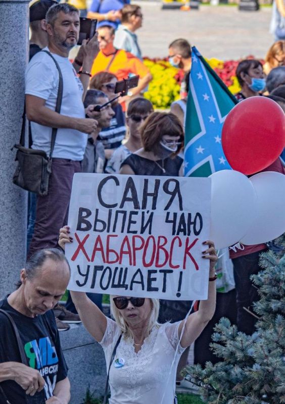 //cdn.optipic.io/site-103818/news/interview/khabarovskiy-protest-pervaya-krov/WhatsApp Image 2020-10-11 at 15.02.57 (1).jpeg