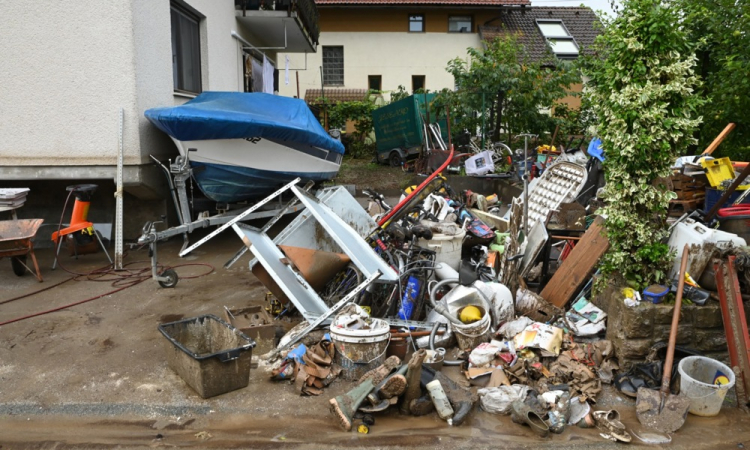 Slovenska Karitas žrtvam poplav doslej razdelila štiri milijone evrov zbrane pomoči 