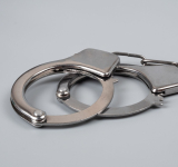 Kriminalisti prijeli 40-letnika, ki je izsiljeval dopisovalca z njegovo domnevno mladoletno hčerko