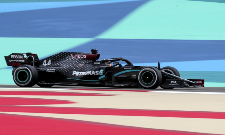Hamilton zadnjo sezono z Mercedesom v prenovljenem dirkalniku