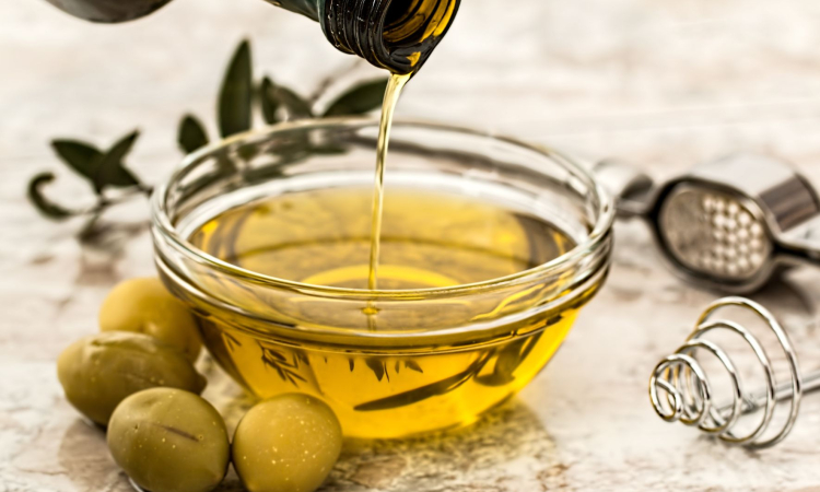 ZPS opozarja na goljufije z oljčnim oljem