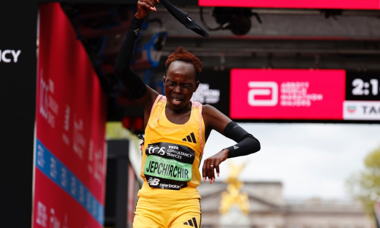 Jepchirchir s svetovnim rekordom in Mutiso Munyao prva na 42 km v Londonu