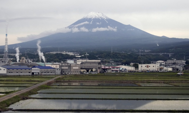 V mestu na Japonskem bodo zaradi turistov zastrli pogled na goro Fuji