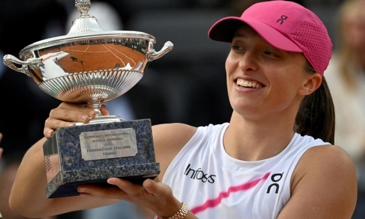 Swiatek po zmagi v Rimu trdno na vrhu lestvice WTA