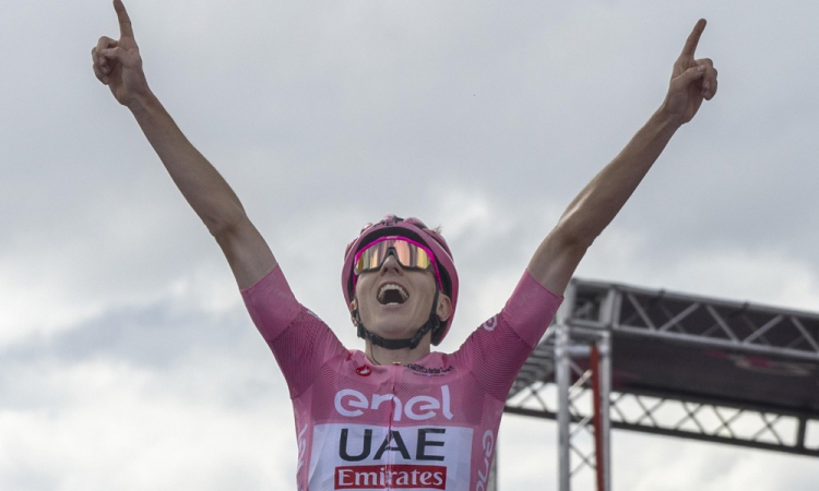Vodilni Tadej Pogačar najboljši tudi v 16. etapi kolesarske dirke po Italiji