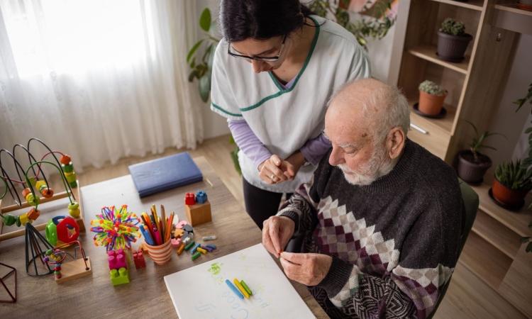 Ob svetovnem dnevu Alzheimerjeve bolezni izpostavili porast obolenj z demenco